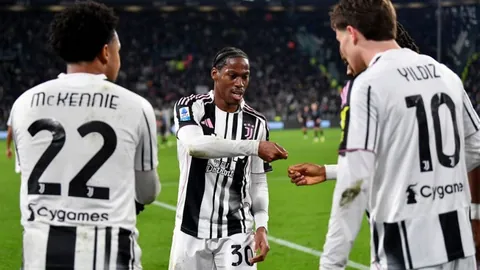 西甲快讯：巴萨豪取8连胜，皇马近8场4胜火力全开，马竞8轮仅3胜。